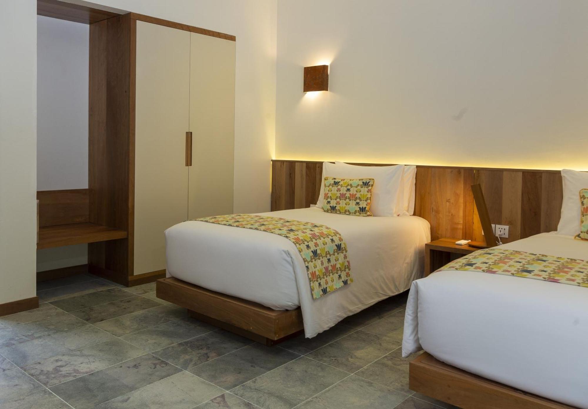 Island Center Point Hotel Ко Ронг Санлоем Екстериор снимка